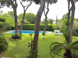 VILLA CASTELLA Acogedora casa para familias con piscina y jardín cerca del mar