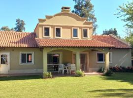 Mi Casa en Altos del Golf，位于皮拉尔的酒店