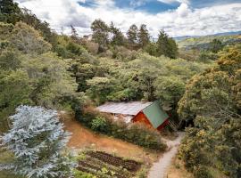 Cabaña en la Naturaleza con Jacuzzi - Santa Elena，位于麦德林的酒店