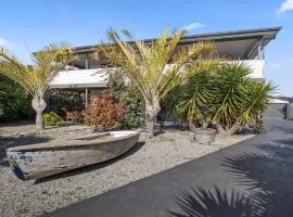 Little Boat Beach House at Aldinga Beach by Wine Coast Holiday Rentals