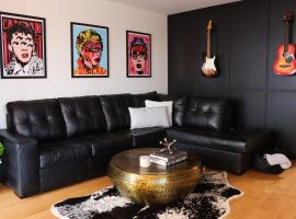 Luxury Artist Condo In Montreal，位于蒙特利尔的酒店