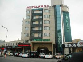 莫泰168 阜阳阜南地城北路店，位于城郊的酒店