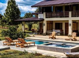 Kwartitos Villa，位于Cumalisquis的带按摩浴缸的酒店