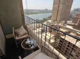 Condo Nile view modern，位于开罗的酒店