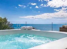 Amazing sea view from the comfort of the jacuzzi