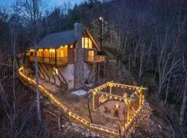 Maggie Valley Cabin with Beautiful Mountain Views, HotTub, Pet Friendly, GameRoom, FirePlace