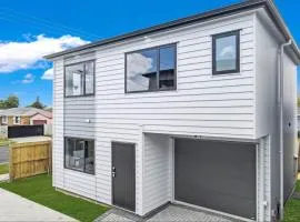 Family Holiday Home Papakura - 175