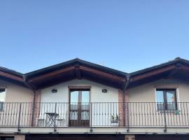 Stea monolocale loft in villa，位于Sommariva del Bosco的酒店