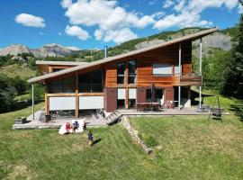 Chalet d'architecte avec vue panoramique，位于阿洛斯的酒店
