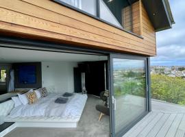 Uno St Ives - Luxury Serviced Accommodation，位于圣艾夫斯的民宿