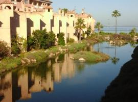 APARTAMENTOS LUZ DE LA BAHÍA SUR CADIZ San Fernando，位于圣费尔南多的酒店