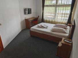 Motel AZUR KM36，位于Căscioarele的青旅