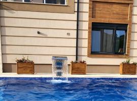 Villa Bartula Lux，位于Rap的酒店