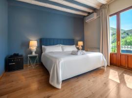 Hotel-Boutique by Gonzalo Sesma，位于Cervera del R&iacute;o Alhama的带停车场的酒店