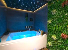 Lorient Love Room Le King Size，位于洛里昂的酒店