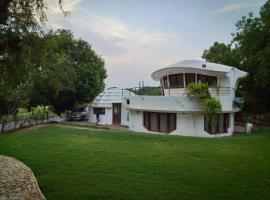 Mamta's Home- Kensville，位于Nānodra的酒店