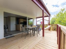 Chalet Haizea climatisé 2 à 4 pers 2 sdb, , calme avec piscine à Hasparren Pays Basque 25 min des plages，位于阿斯帕朗的酒店
