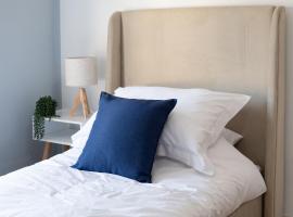 Red & Blue flat 15mins to Liverpool city centre, free parking，位于新布赖顿的酒店