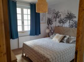 Gite Chez Laurette 12，位于Sainte-Eulalie-dʼOlt的酒店