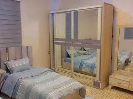 شقه مفروشه للايجار و بيت مزرعة مفروشه للايجار