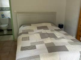 Chambre dans dépendance avec SDB，位于Octon的酒店