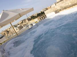 Birgu Lodge ground floor with Jacuzzi 0，位于比尔古的酒店