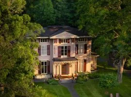 Landmark Inn