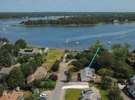 Water Views Access to Grand Cove，位于丹尼斯的酒店