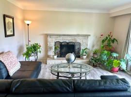 Your Search Stops Here, Homey Three Bedroom，位于Copper Cliff的酒店