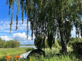 Summer House with Sauna on Beautiful Island，位于Sundom的酒店