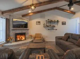 Relaxing 3BR Cottage 1 mile to Main st attractions Views