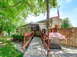 Andover Home Near State Park with Patio and Yard!，位于Hartstown的酒店