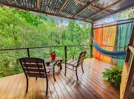 Sloth Romantic Treehouse with plunge pool