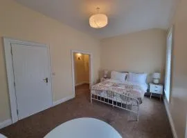 Derry Wall's Suite