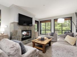 Spacious 3BR Condo in Whistler，位于惠斯勒的酒店
