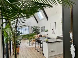 SEAduction Luxury Apartment，位于纳皮尔的酒店