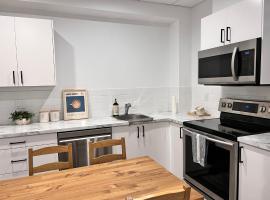 Brand new 2 bedroom basement in Leduc!，位于勒杜克的酒店