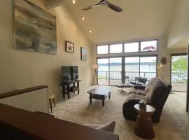 PNW MCM 155ft Private Waterfront Gem on Raft Island with Hot Tub