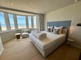 Unieke villa Catherine met frontaal zeezicht, parking sauna en strandcabine，位于德帕内的酒店