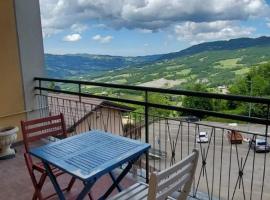 Discover Appennino - Via Roma 72, 4 - Montecreto，位于蒙泰克雷托的酒店