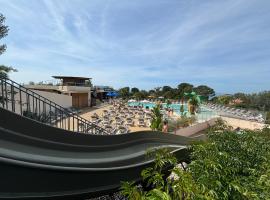 Bungalow vue mer, jacuzzi, terrase, jardin，位于圣拉斐尔的酒店