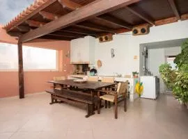 Maria's Airport Apartment, 4' metro, 10' airport, 15' beach, 40' city center