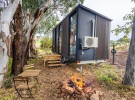 Pedlar Creek Tiny House by Tiny Away，位于麦克拉伦谷的小屋