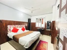 Roomshala 026 Commodo Residency - Satya Niketan