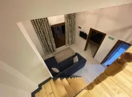 Uzungöl Nehir kenarında Doğa içinde merkezi konumda lüks BUNGALOV