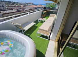 Le Duplex，位于昂蒂布的酒店