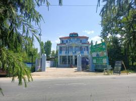 The Sarwah, Stay Blessed! Hotel and Restaurant，位于Tangmarg的酒店
