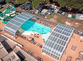 Camping 4 étoiles - Parc Aquatique - 600m de la plage，位于鲁瓦扬的酒店