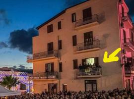 La casa sulla piazza，位于Cerda的酒店