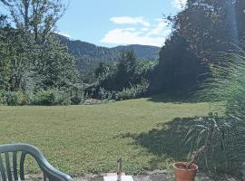 Ferienhaus Pieschl，位于Pertitschach的酒店